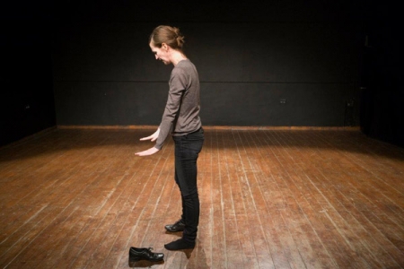 Black_Mette-Edvardsen-performance-at-el-Hakawati1