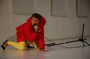 Bea Fernández en "Tres personas, todos los cuerpos" Bea Fernández en "Tres personas, todos los cuerpos"