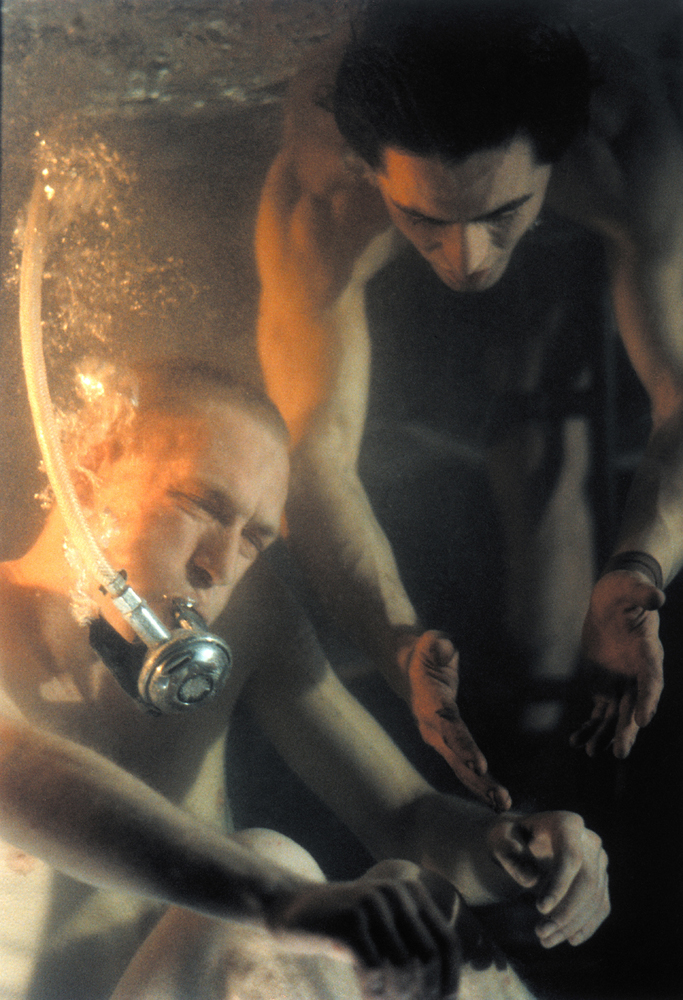 20La_Fura_dels_Baus_Suz_o_Suz_1985_Piscines_scene