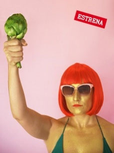 La chica de la agencia de viajes nos dijo que había piscina en el apartamento, de El Conde de Torrefiel