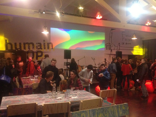 Aspecto del hall de Humain Trop Humain