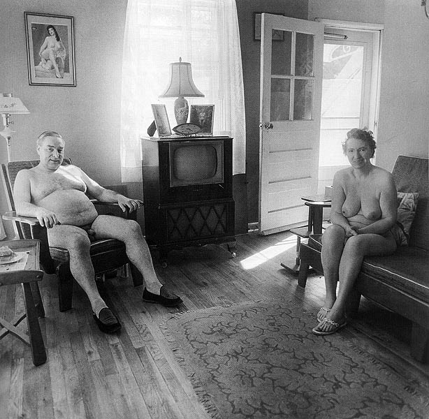 arbus-diane-a-casa-coppia-di-nudi-anni-60.jpg