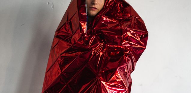 F.U.M explora la fe quotidiana i l’estat permanent de preparació a través del cos i l’escena